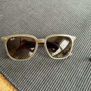 Ray-Ban 55MM SQUARE SUNGLASSES Turtledove/ Gradient Brown